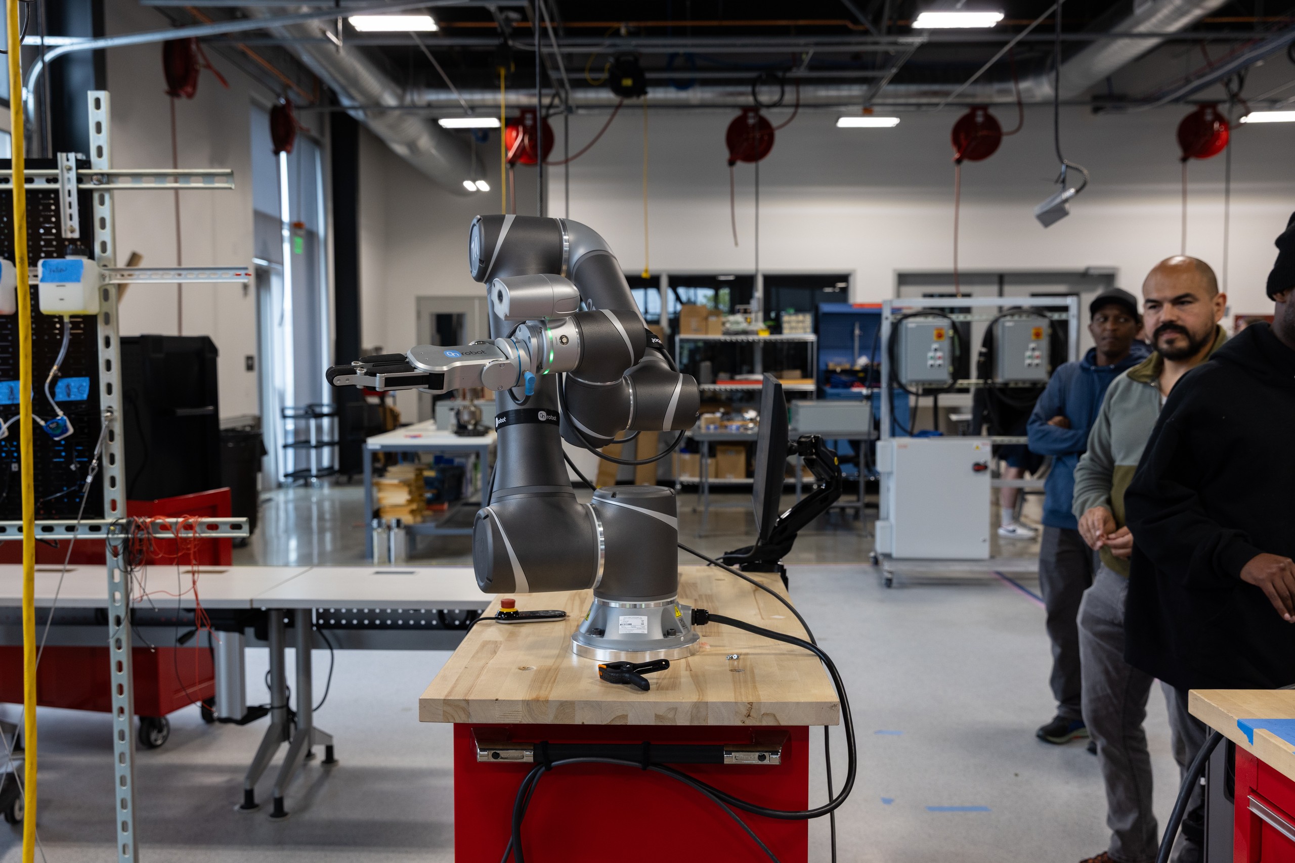 Mechatronics Engineering Technology and Automation lab, photo 3 of 6