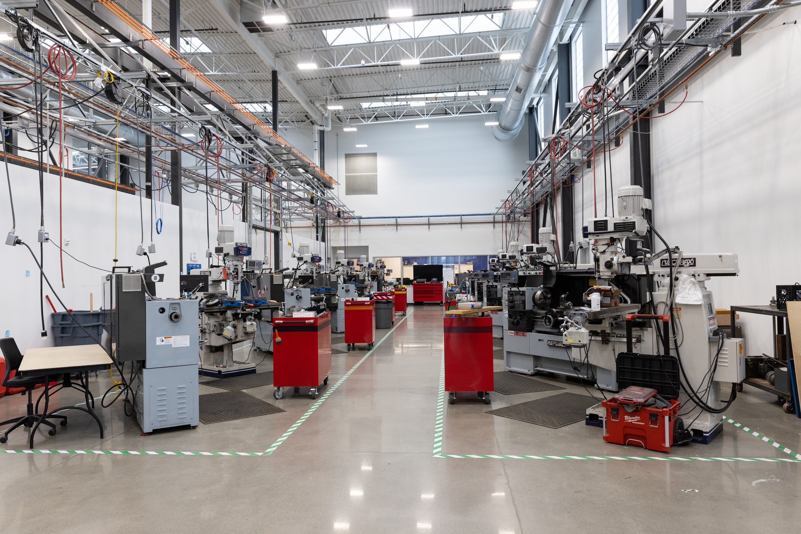 Manufacturing Engineering Technologies lab, photo 3 of 7